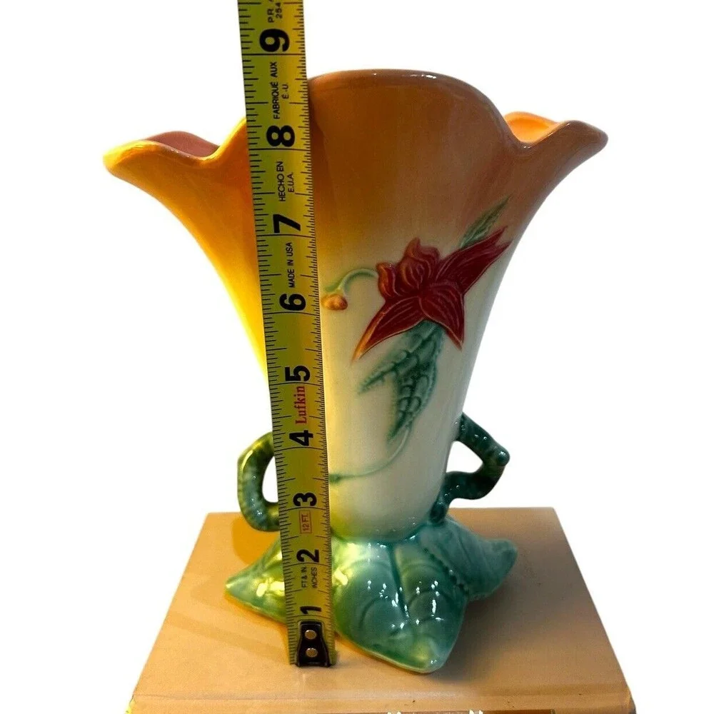 Vintage Hull Pottery 8 1/2” Ceramic Woodland Pattern Vase W-16 Flower Iris